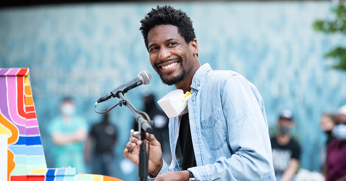 Jon Batiste: El músico que le puso todo el jazz a 'Soul' de Pixar