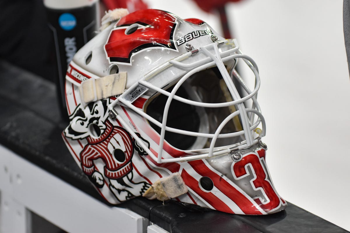 Daniel Hauser Wisconsin Badgers Bauer goalie mask