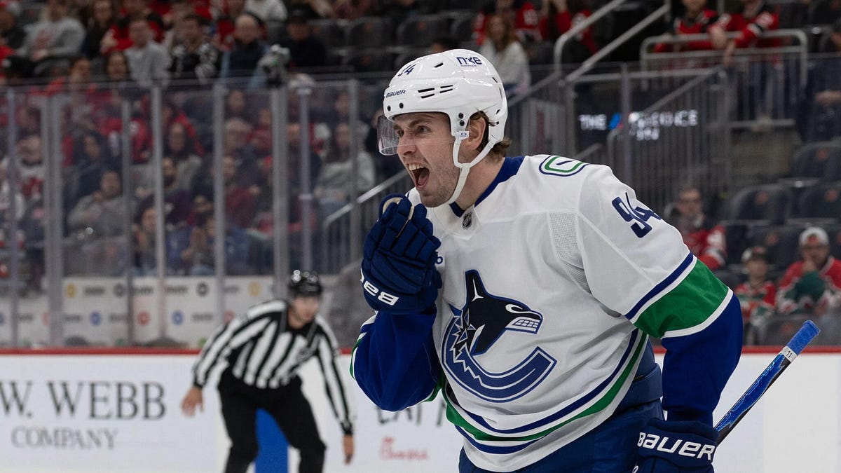 The Hockey Writers Daily - Yesterday’s Scores, Connor Hellebuyck Aftermath, Canadiens Centre Targets & Linus Karlsson’s Rise