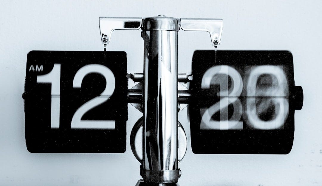 analog clock at 12 am