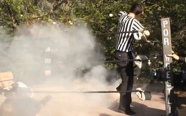 [Screenshot: Referee and a smoke cloud]