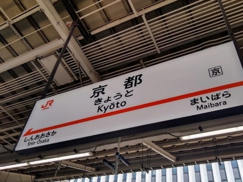 A sign from the ceiling

AI-generated content may be incorrect.