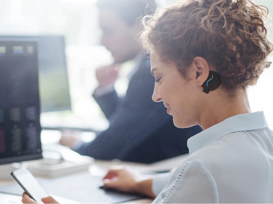 A person wearing a headset looking at a computer screen

Description automatically generated