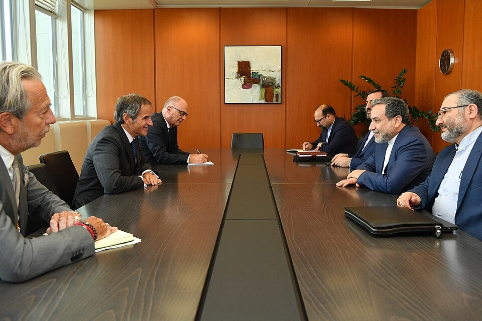 File:Meeting with Seyed Abbas Araghchi (01911424).jpg