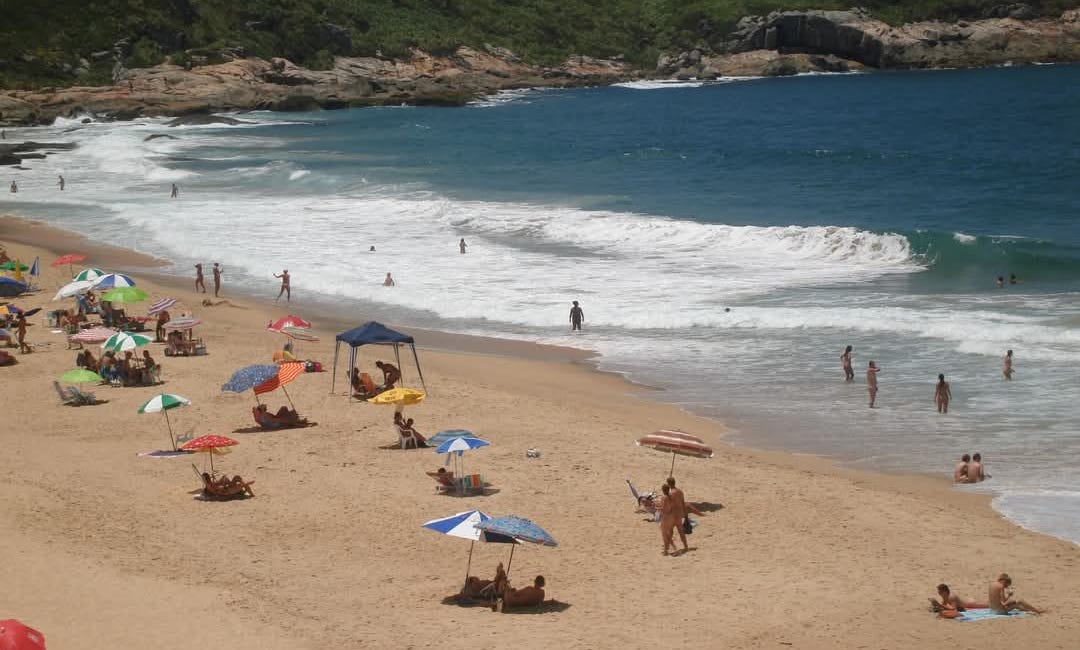 First arrest reported at Praia do Pinho after naturism ban