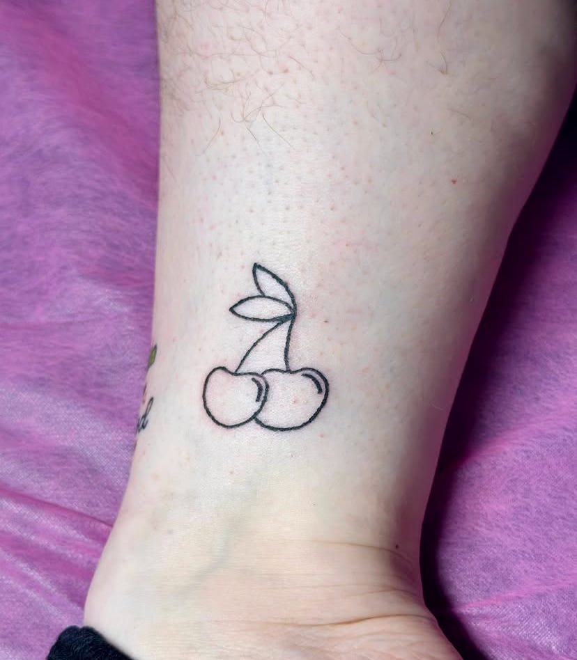 Red Tattoos on White Skin: Bold & Stunning