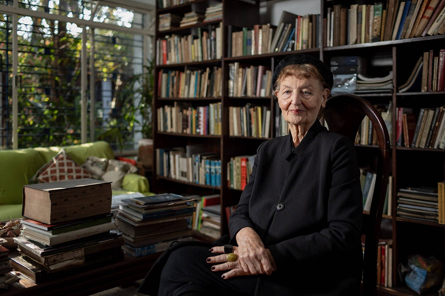 Aurora Bernardini: Ernaux e Ferrante são só best-sellers - 30/08/2025 -  Ilustríssima - Folha