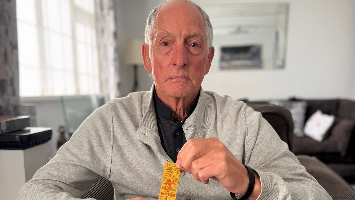‘I can still see him in my arms’ - A brother’s memories of Aberfan