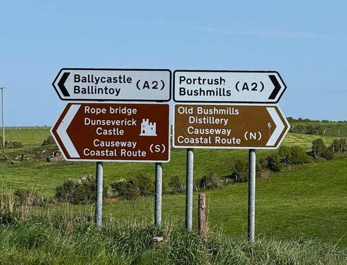 A road sign on the side of the road

AI-generated content may be incorrect.