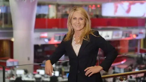 BBC startet „BBC Verify“ zur Überprüfung von Fakten und Verfolgung von „Verschwörungstheorien“. Erstellt gefälschte Konten, um Communities zu infiltrieren