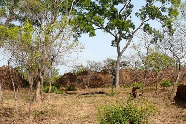 Loropeni features include pre-European stone ruins, about which little is known. (Rita Willaert CC BY-SA 2.0) Loropeni features include pre-European stone ruins, about which little is known. (Rita Willaert CC BY-SA 2.0)