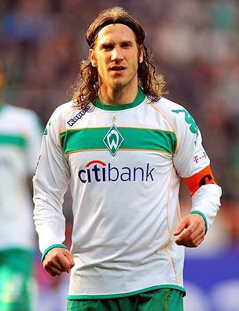 Frisur: Lange Haare und Stirnbad, wie hier bei Fußballer Torsten Frings,  sind ein Trend in der
