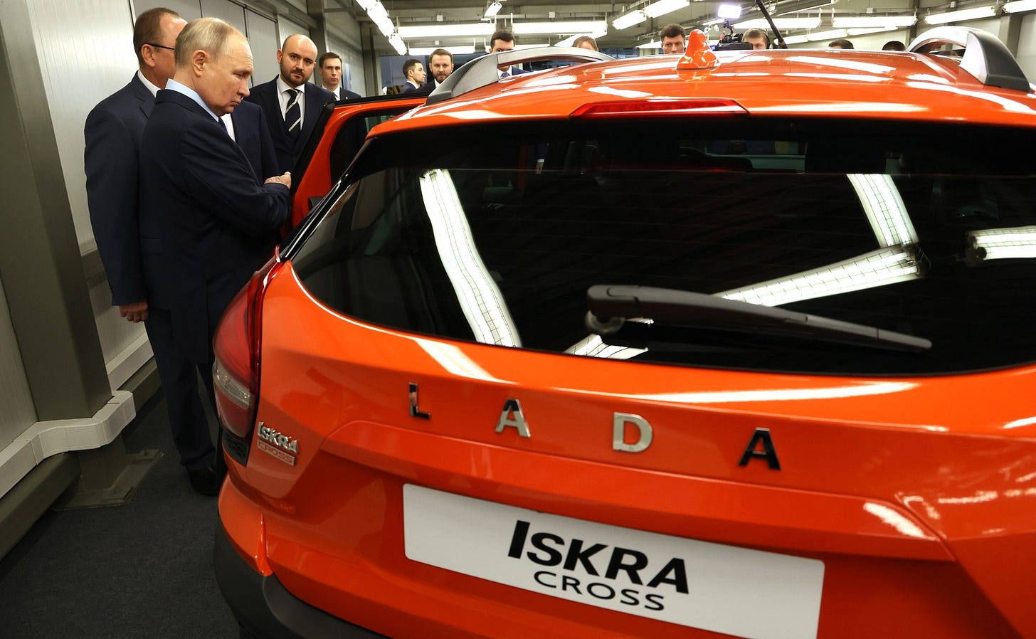 http://static.kremlin.ru/media/events/photos/big2x/sGIEkbwXyJuCA4aBBiImOaAvPskUAaSa.jpg
