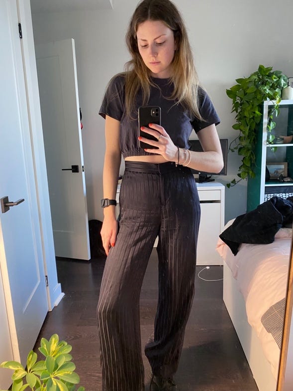 A person taking a selfie

Description automatically generated