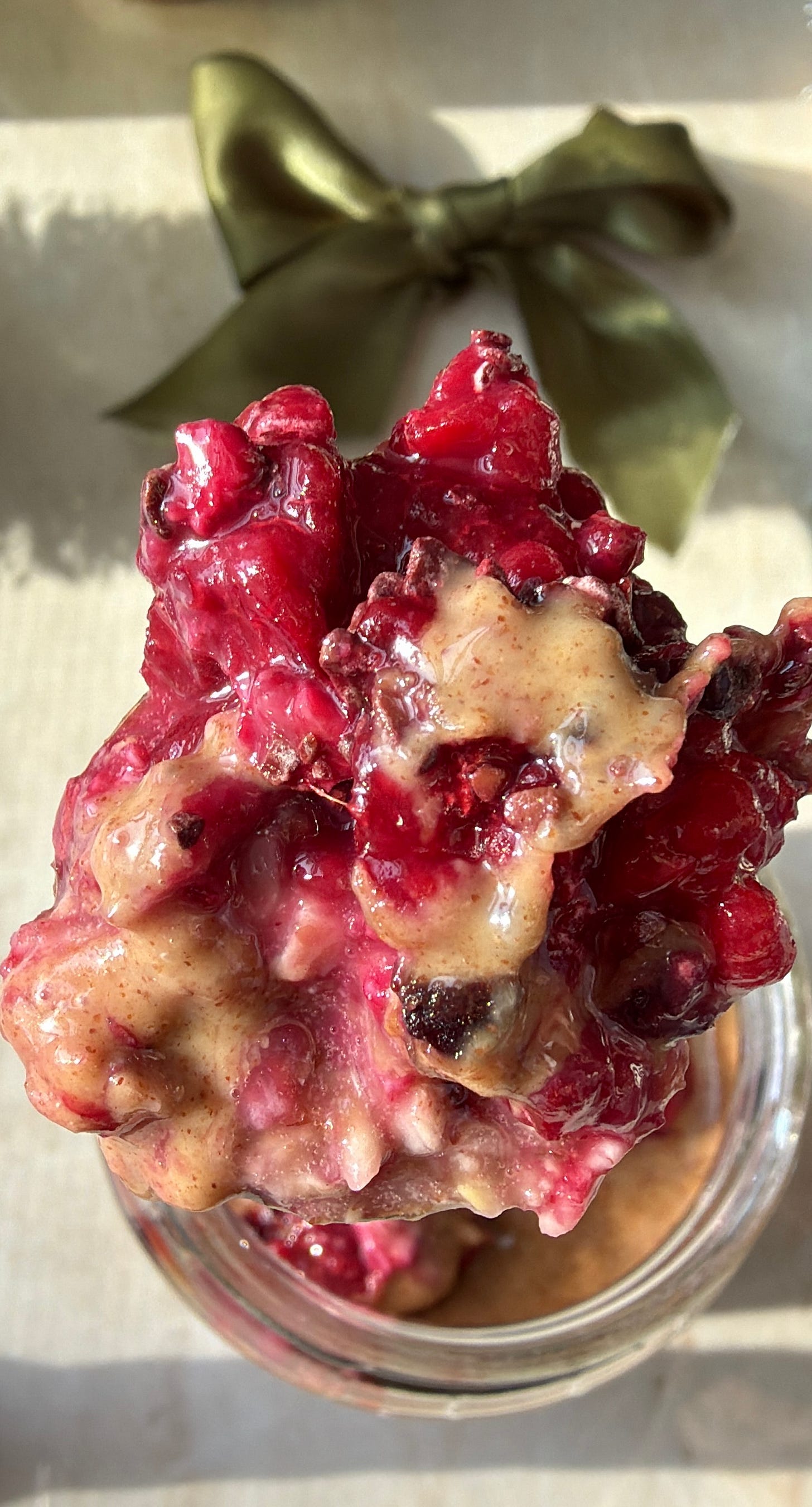 Energy-boosting Raspberry cacao overnight oats 