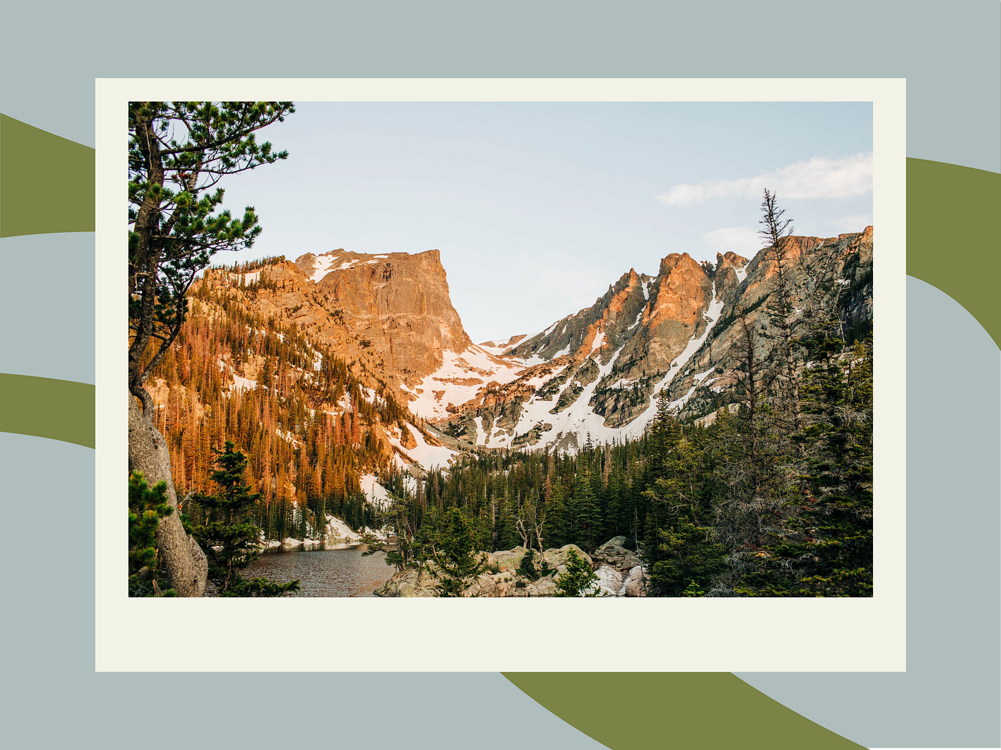 snow dotted mountains on the Dream Lake hike