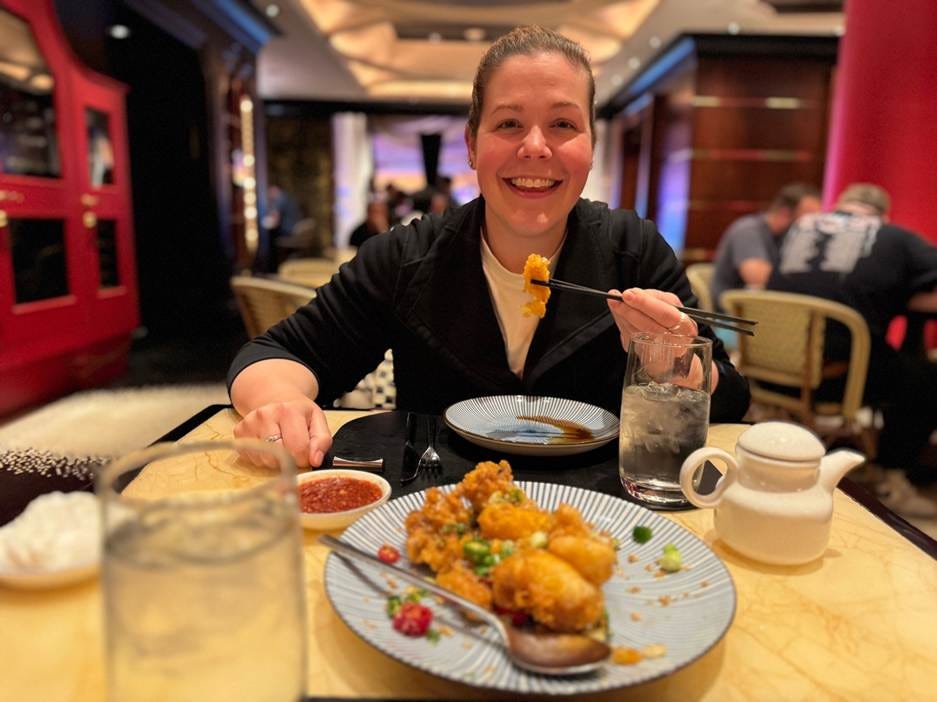 A person eating food at a restaurant

AI-generated content may be incorrect.