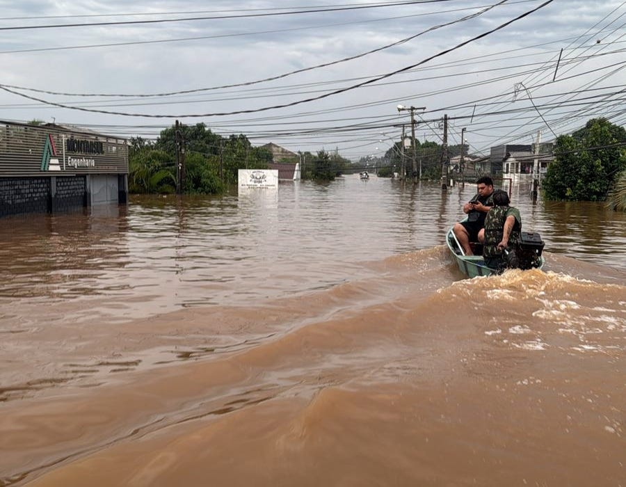 https://upload.wikimedia.org/wikipedia/commons/d/d8/Alagamento_em_zona_urbana_da_regi%C3%A3o_metropolitana_de_Porto_Alegre_-_4_%28cropped%29.jpg