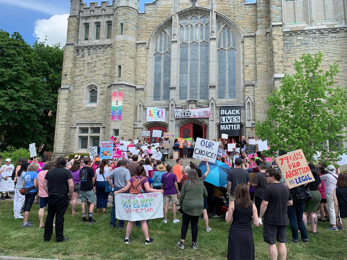 About 300 people gather in Syracuse for abortion rights rally - syracuse.com About 300 people gather in Syracuse for abortion rights rally - syracuse.com