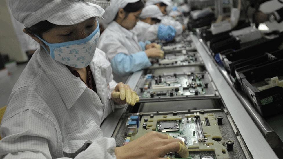 Foxconn replaces '60,000 factory workers with robots' - BBC News Foxconn replaces '60,000 factory workers with robots' - BBC News