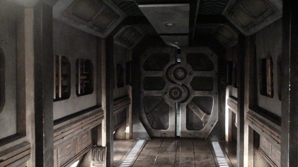 stargate-universe-corridor5 stargate-universe-corridor5