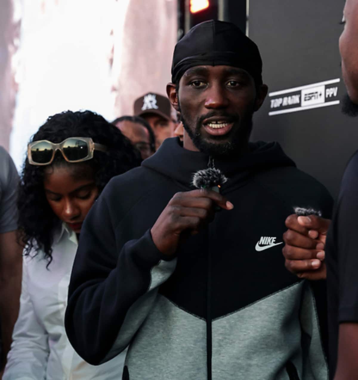 Image: Crawford's Immense Task: Overcoming Size, Age, and Inactivity to Challenge Canelo, De La Hoya Remains Doubtful