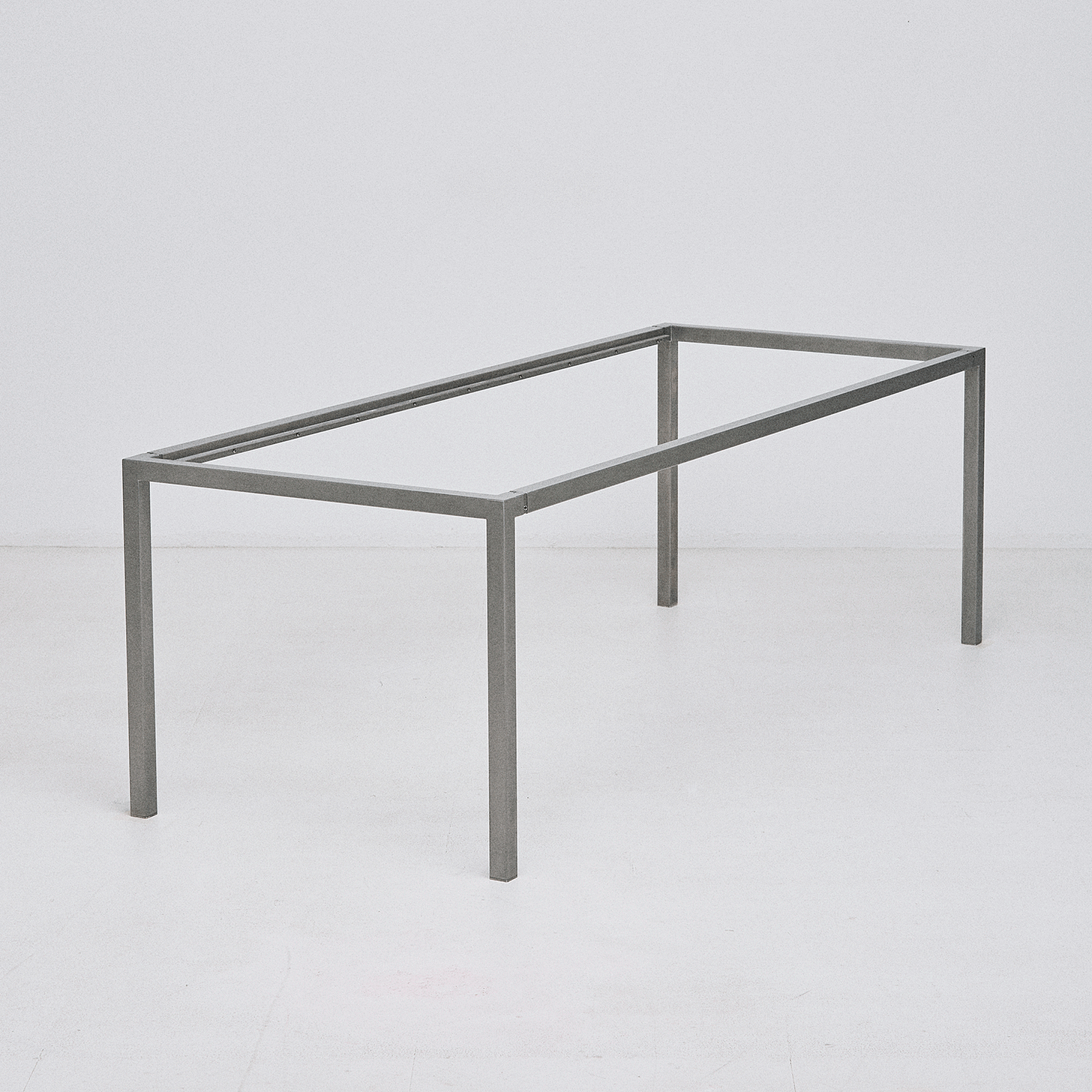 Modular dining table with expandable onyx top