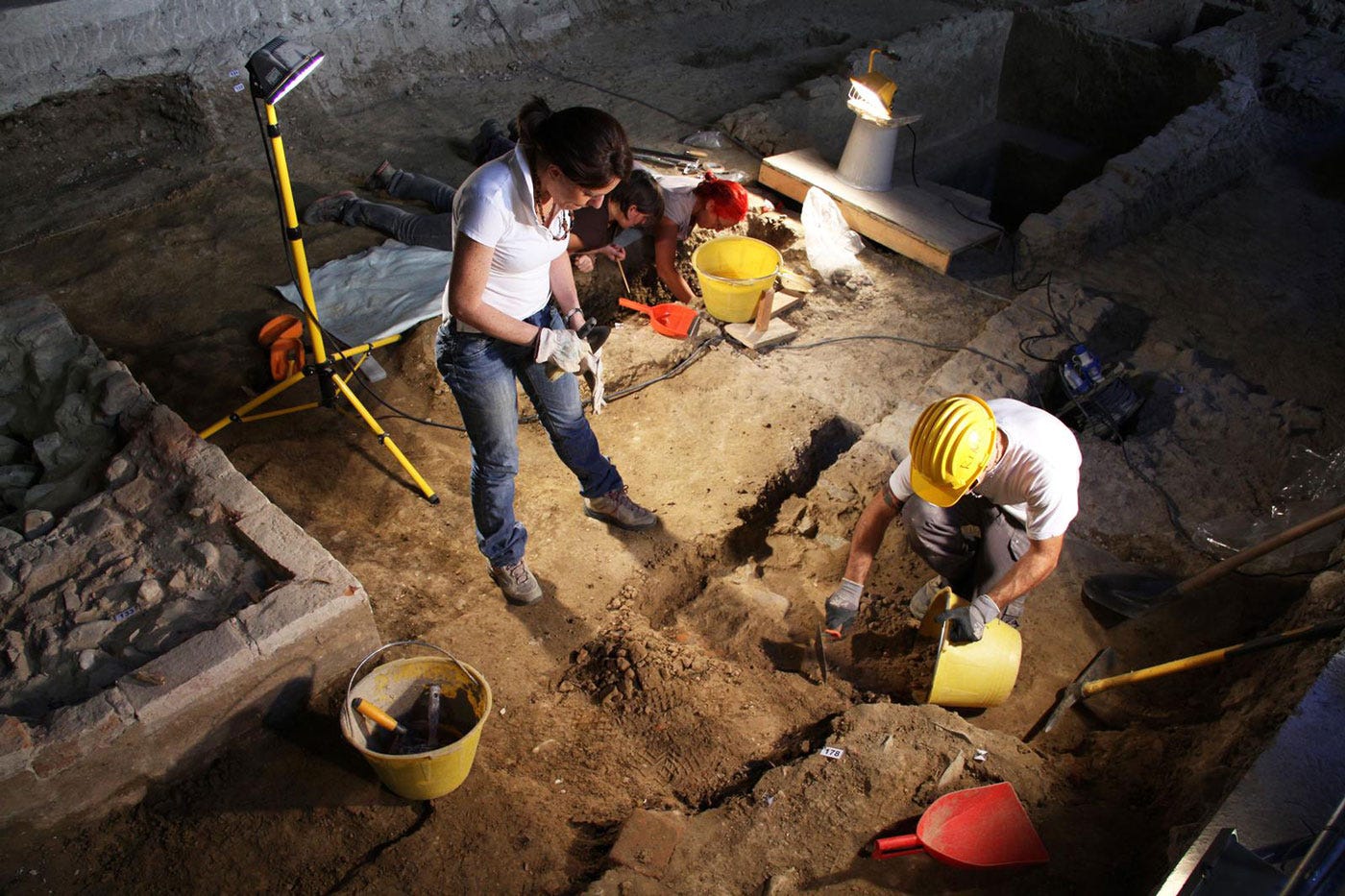 "Sant'Orsola, the remains of an altar emerge. Is this the one where the Mona Lisa was buried?" Photo Ufficio Stampa Provincia di Firenze. "Sant'Orsola, the remains of an altar emerge. Is this the one where the Mona Lisa was buried?" Photo Ufficio Stampa Provincia di Firenze.