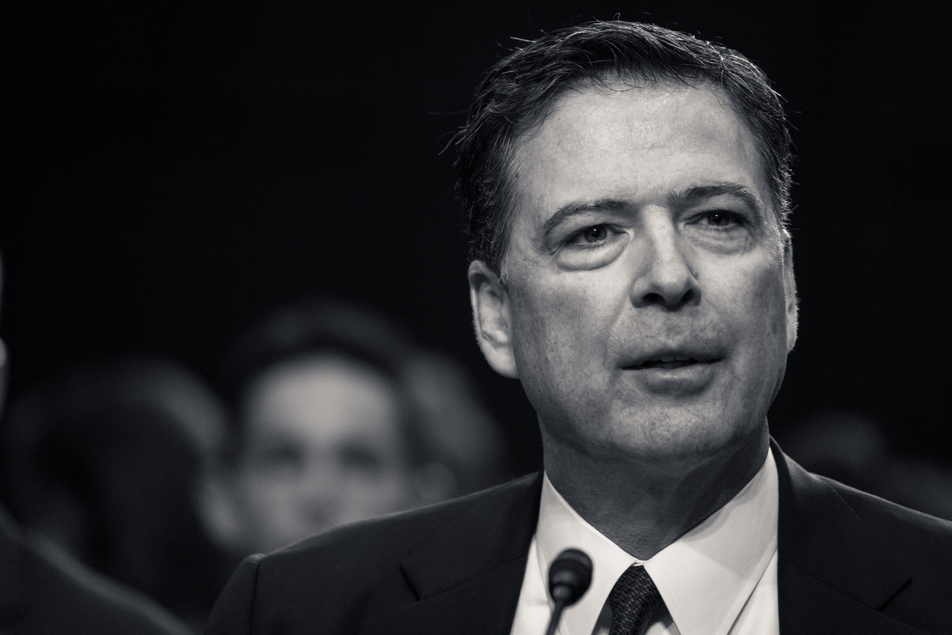 Trump cilja na Comeyja in sodnika, medtem ko se pojavljajo obtožbe o korupciji