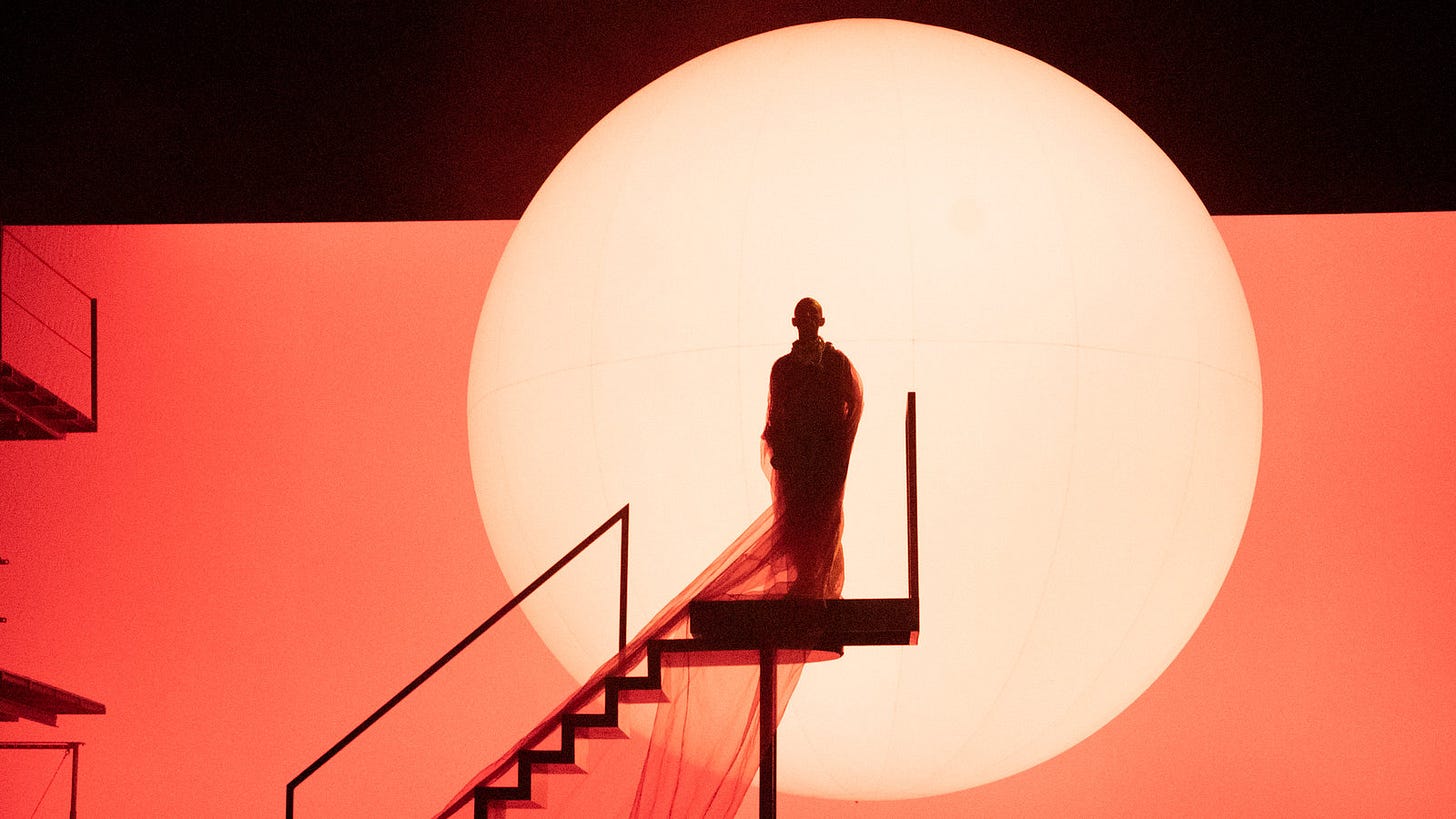 Review: 'Akhnaten' Puts You on Philip Glass Time - The New York Times