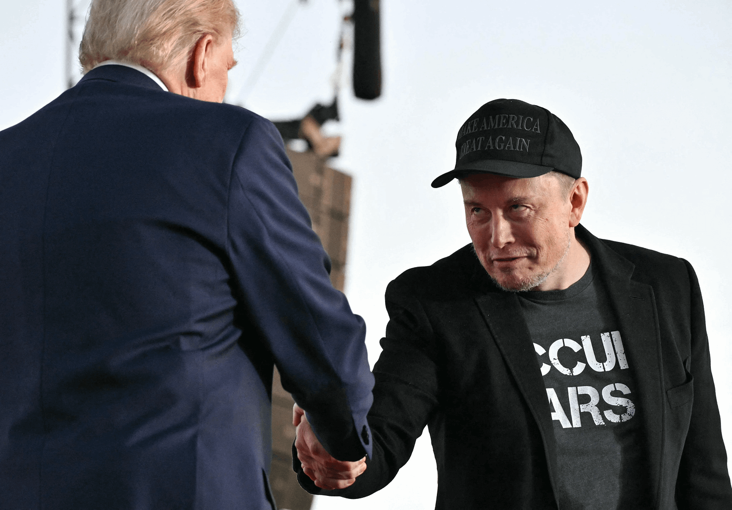 PsBattle: Donald Trump and Elon Musk shaking hands : r/photoshopbattles