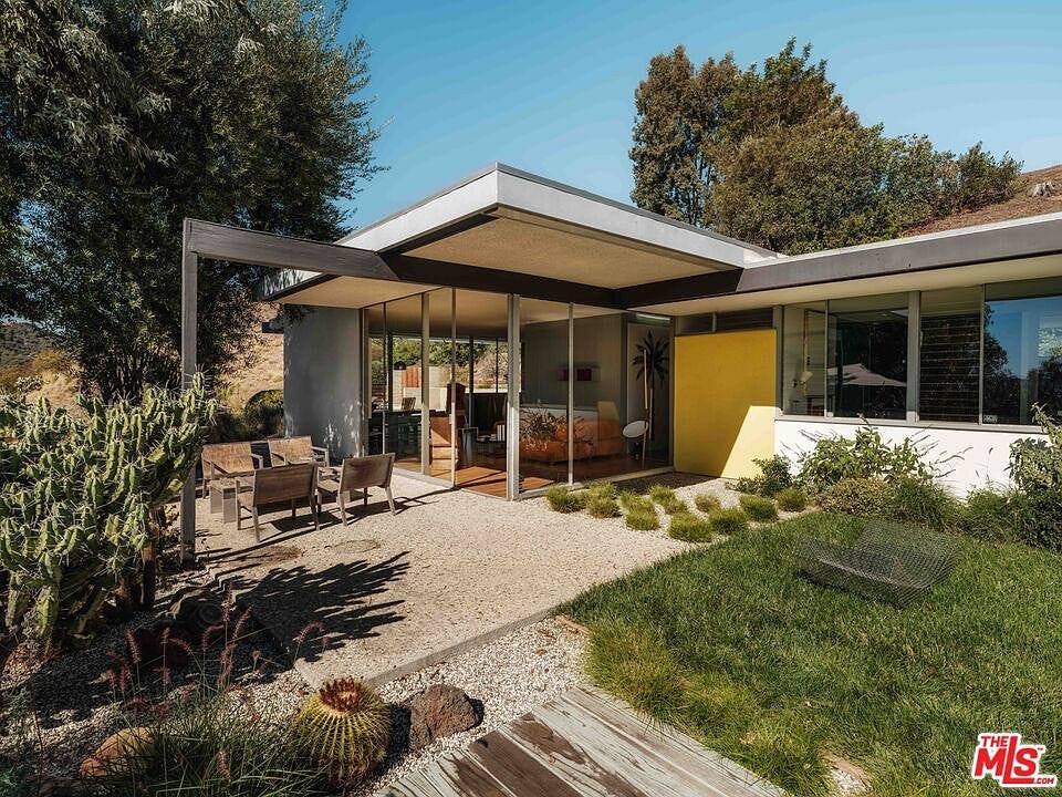 carousel photo #13 (MLS)