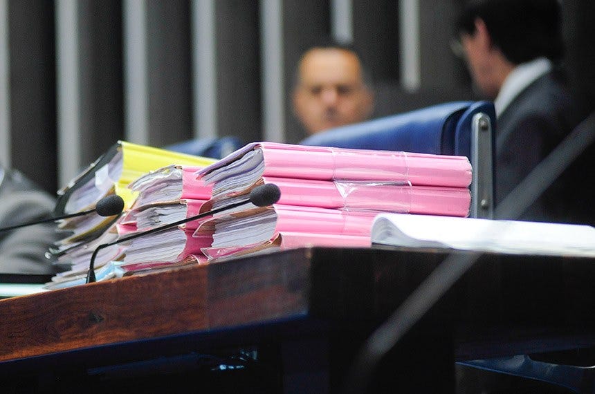 Processos aguardam para deliberação no Plenário do Senado: até o ano passado projetos recebiam números de identificação diferentes na Câmara e no Senado, o que dificultava o acompanhamento 