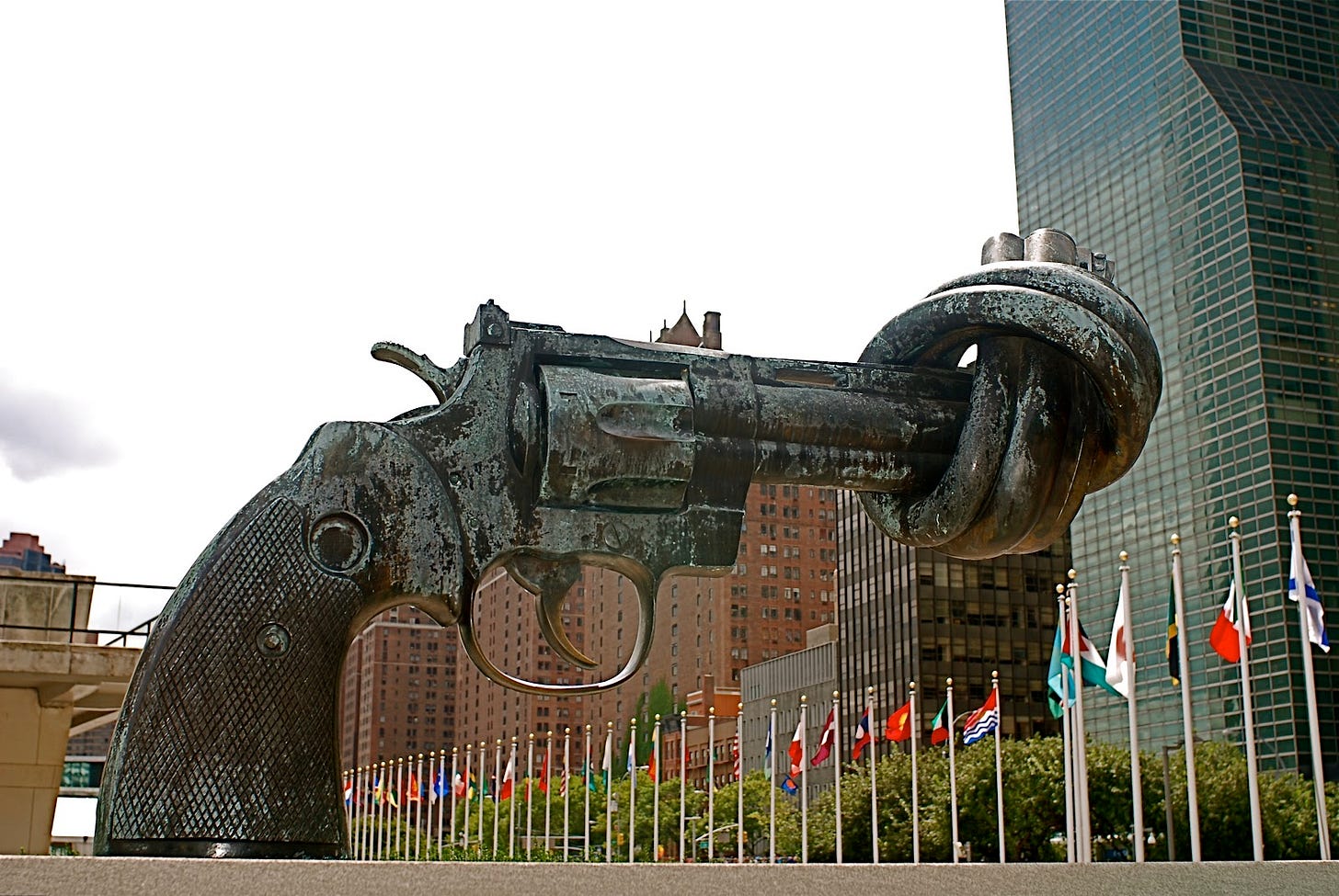 Statue United Nations Building at Meagan Burlingame blog