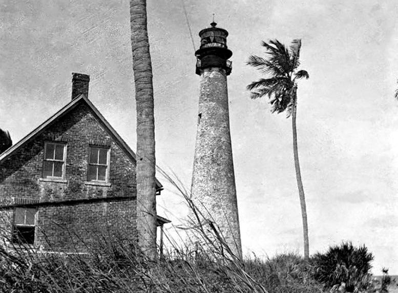 Cape Florida Lighthouse and lighthouse keeper’s cottage in 1901. Courtesy of Florida State Archives.