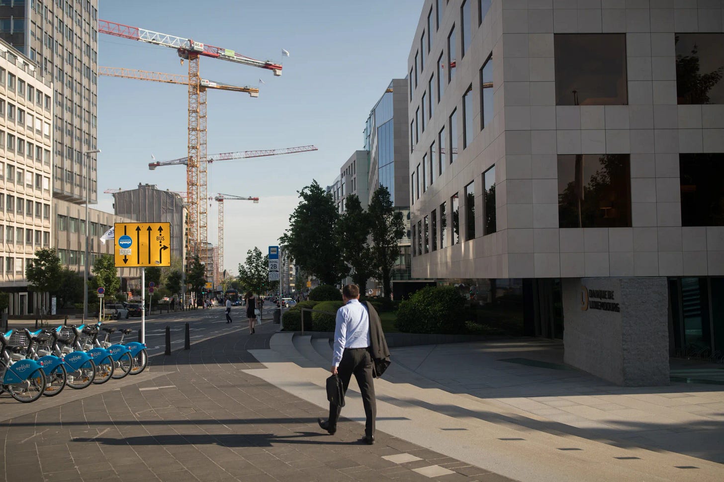 Bankers With Broken English Are Luxembourg's Brexit Bottleneck - Bloomberg