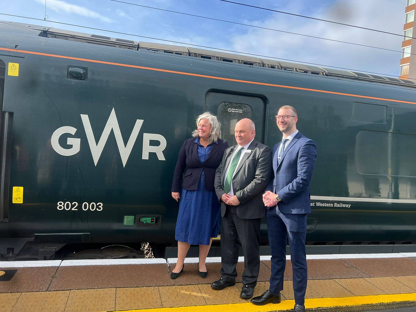 May be an image of train and text that says "日日ば GWR 802003 003 802 atWesternRailway at WesternRailway Western Raiiway"