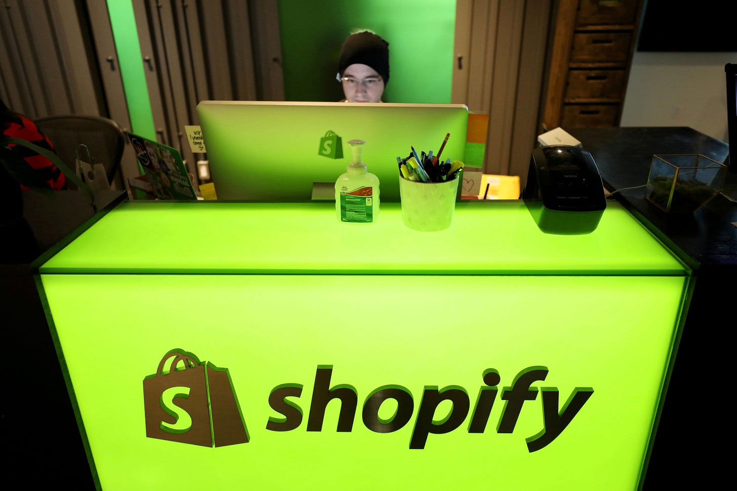 Shopify stock pops after company strikes 'Buy with Prime' deal with Amazon Shopify stock pops after company strikes 'Buy with Prime' deal with Amazon