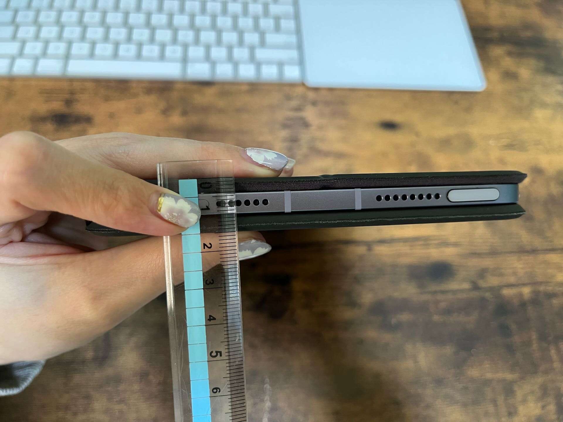 74：iPadアクセサリーはマグネットでの簡単着脱システムが重要 - by