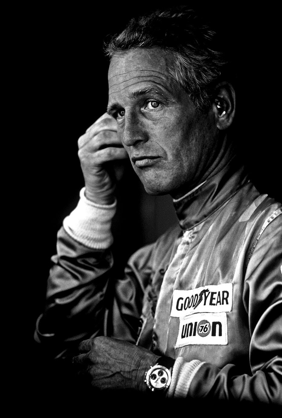 Paul Newman con mono de competición y Rolex en la muñeca Paul Newman con mono de competición y Rolex en la muñeca