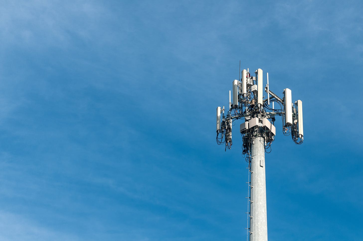 Dish inks long-term deal with Crown Castle for up to 20K towers | Fierce Network Dish inks long-term deal with Crown Castle for up to 20K towers | Fierce Network