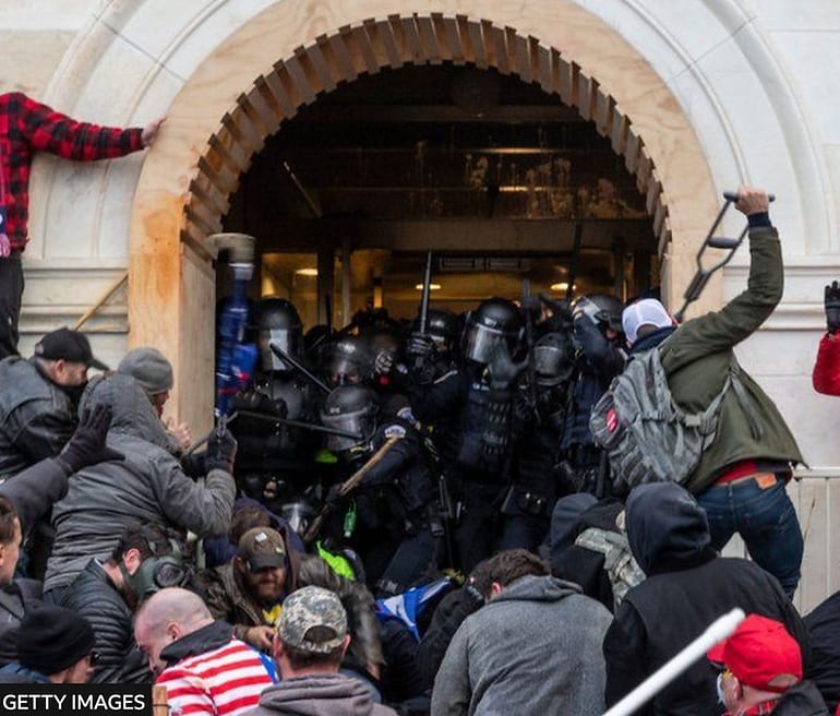Rioters and Swat clash outside Capitol