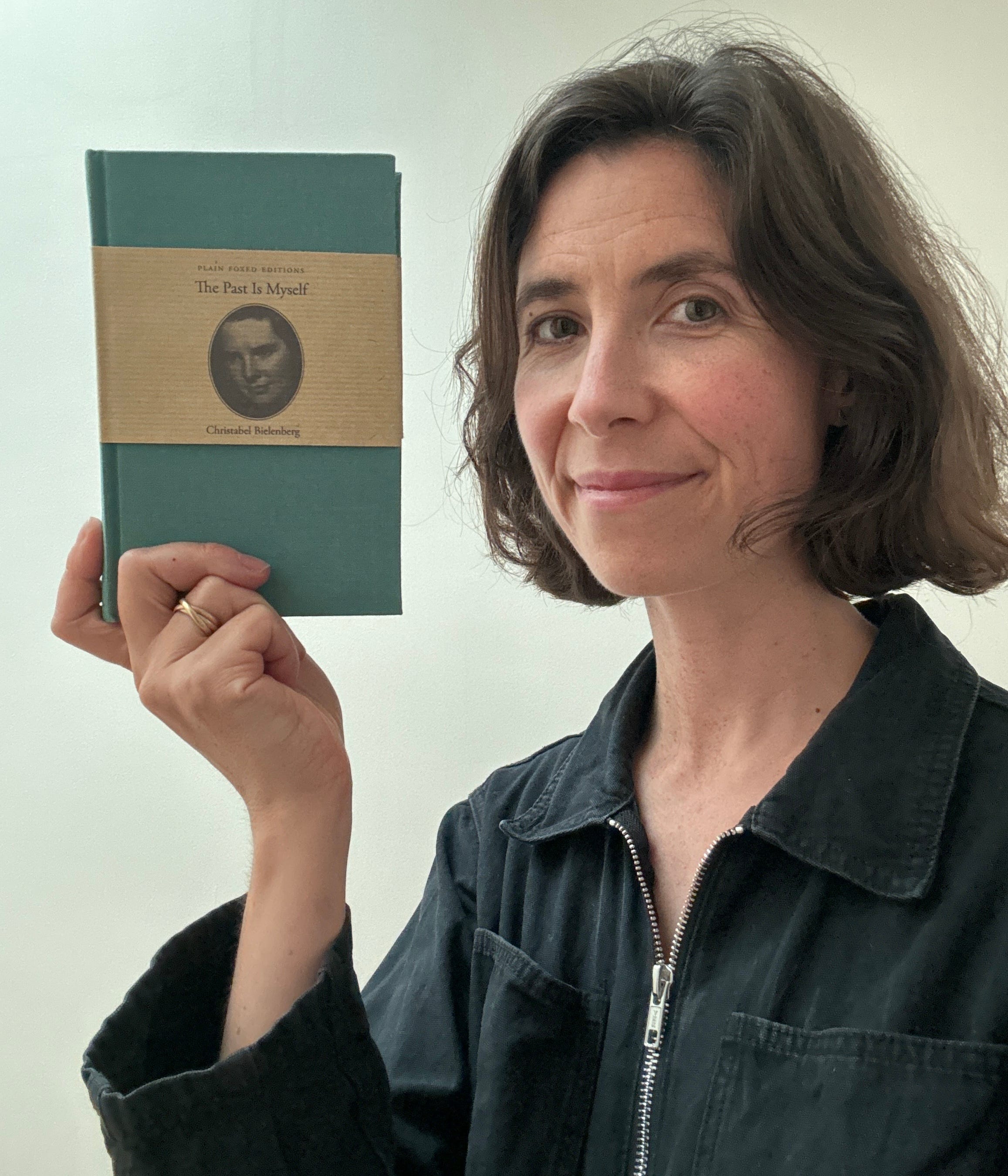 Emily Rodes Sw 📚 🚶Introducing The Past is Myself - by Emily Rhodes