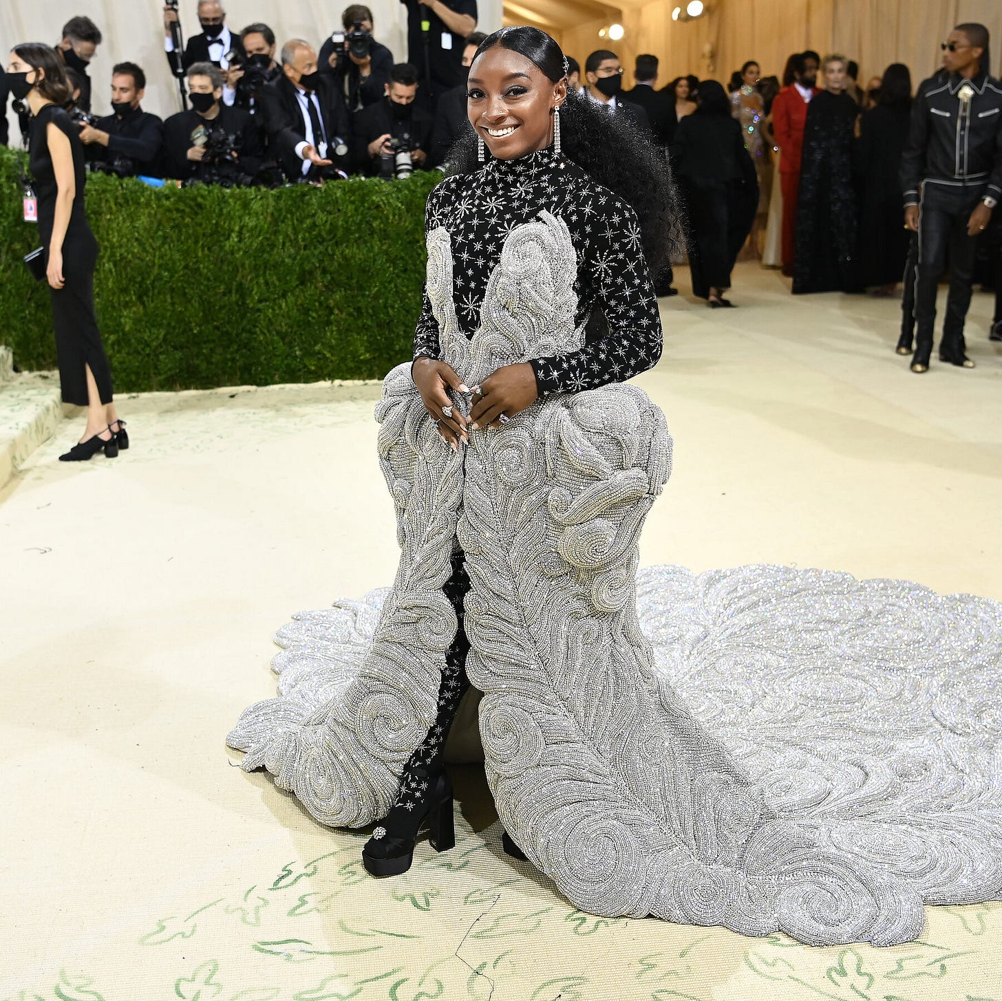 Simone Biles Dons a Showgirl Inspired Dress at the Met Gala ... Simone Biles Dons a Showgirl Inspired Dress at the Met Gala ...