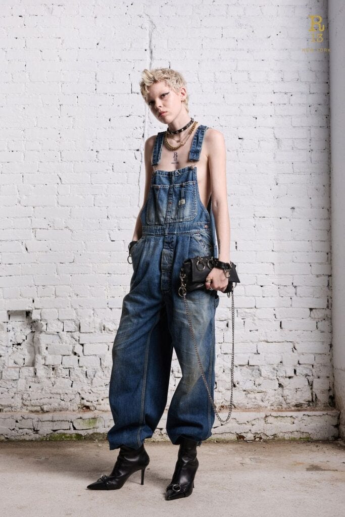 Tendência do Macacão Jardineira e o seu Retorno ao Street Style