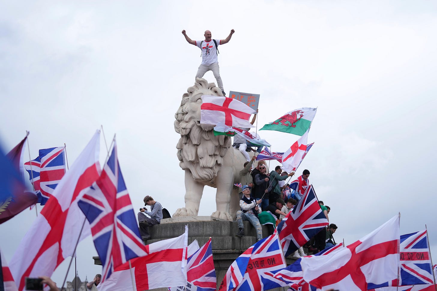 Over 100,000 attend London rally organized by far-right activist, clashes  break out - OPB