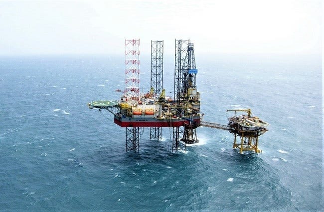 Giàn khoan của PVD vượt ngàn hải lý đến Indonesia, phục vụ hợp đồng kéo dài