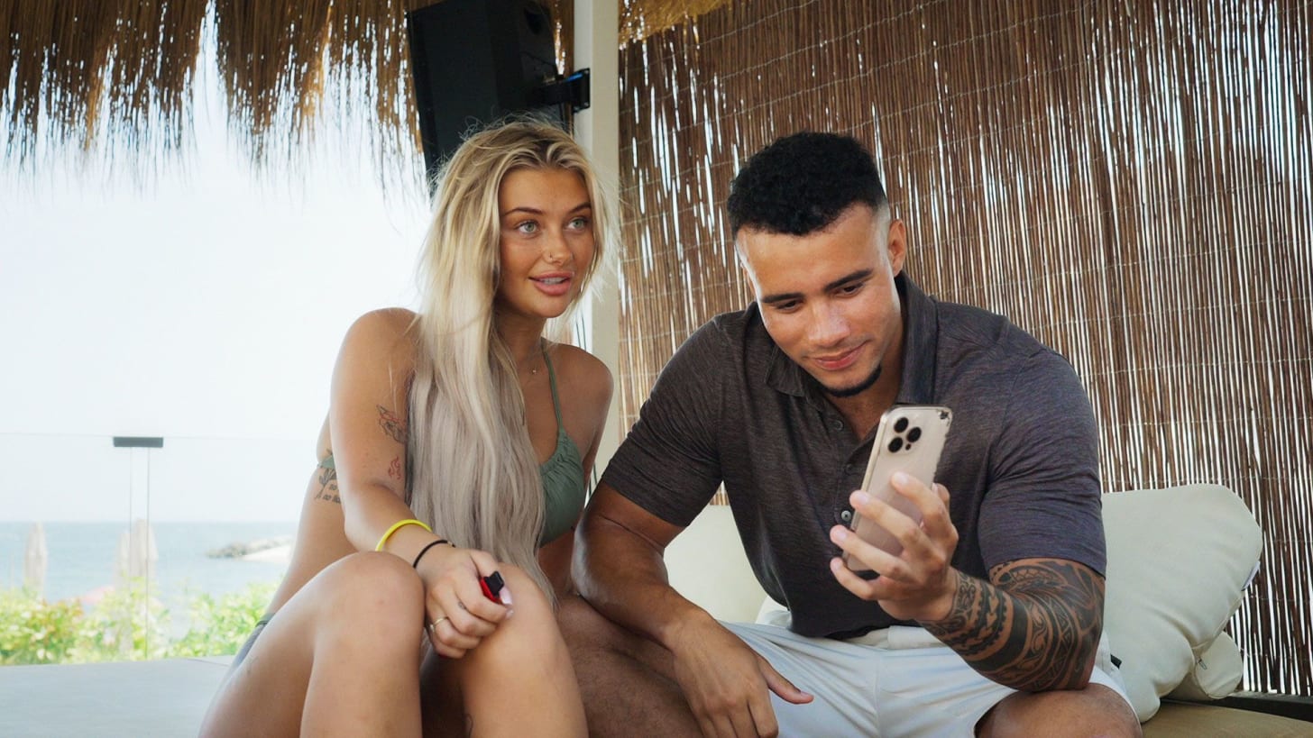 Image may contain Electronics Mobile Phone Phone Adult Person Face Head Photography Portrait Indoors and Blonde louis... Image may contain Electronics Mobile Phone Phone Adult Person Face Head Photography Portrait Indoors and Blonde louis...