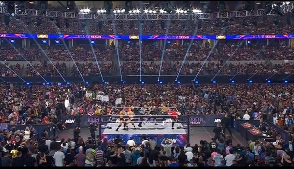 A crowd of people in a stadium

AI-generated content may be incorrect.