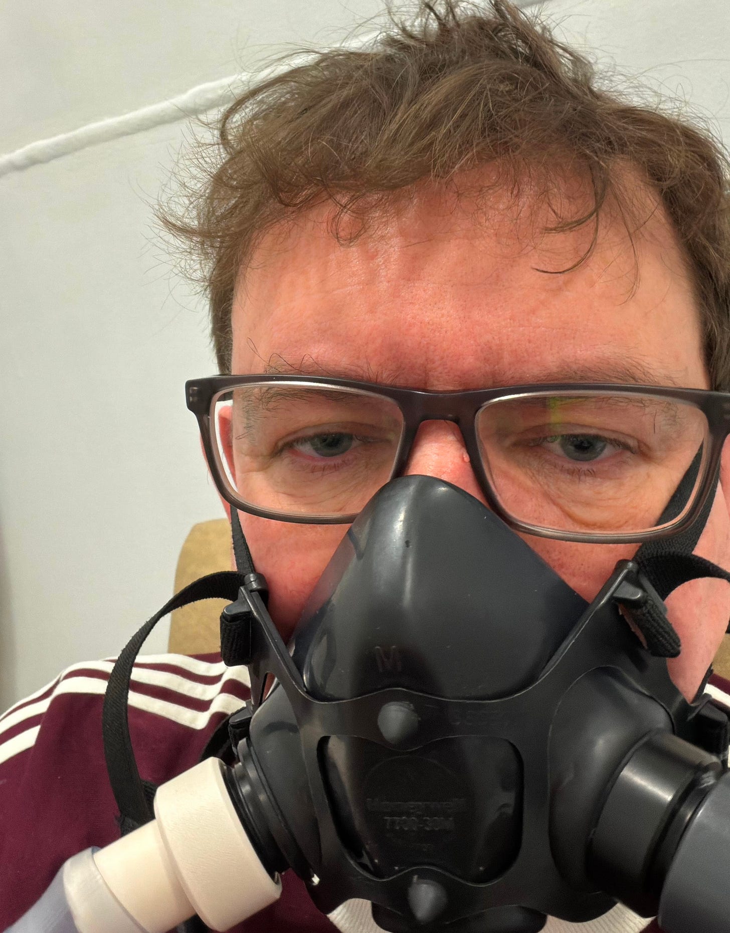 A close-up of a man wearing glasses and an oxygen mask, receiving oxygen therapy while seated, representing treatment and the ongoing reality of living with long Covid. A close-up of a man wearing glasses and an oxygen mask, receiving oxygen therapy while seated, representing treatment and the ongoing reality of living with long Covid.